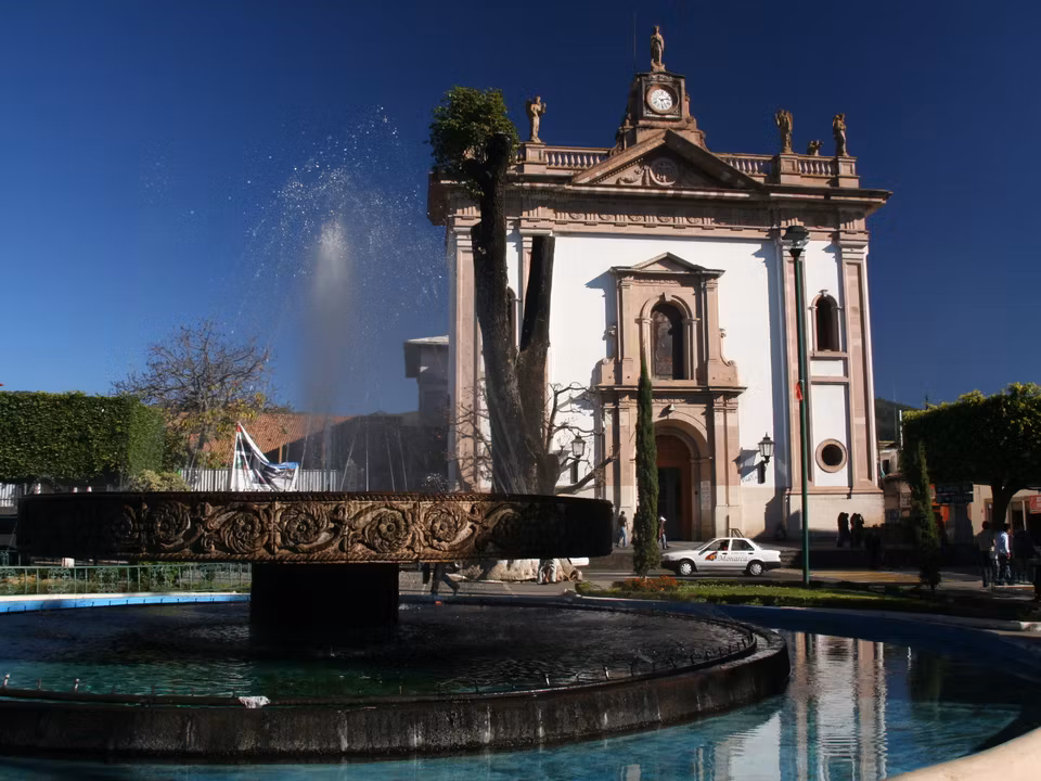 Flights to Uruapan